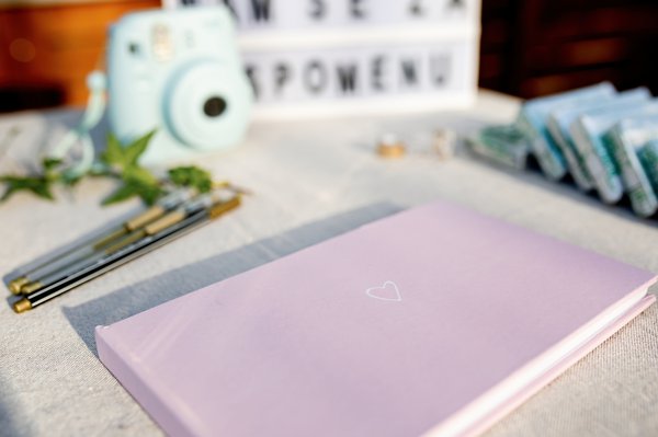 Transformez vos souvenirs avec un livre d'or mariage personnalisé